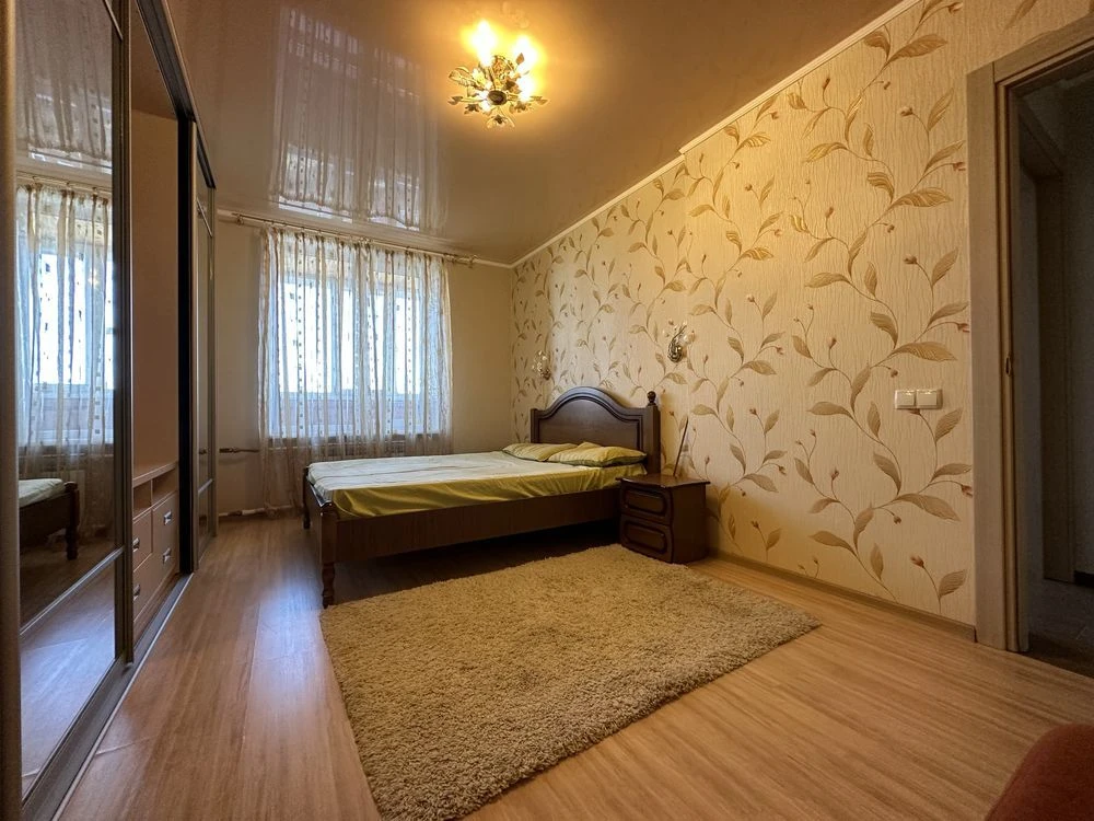 For Sale: 3-Bedroom Apartment, Center