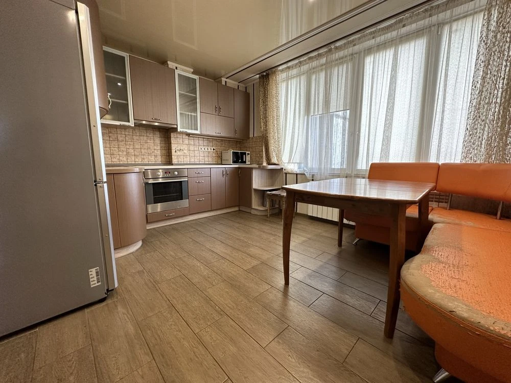 For Sale: 3-Bedroom Apartment, Center