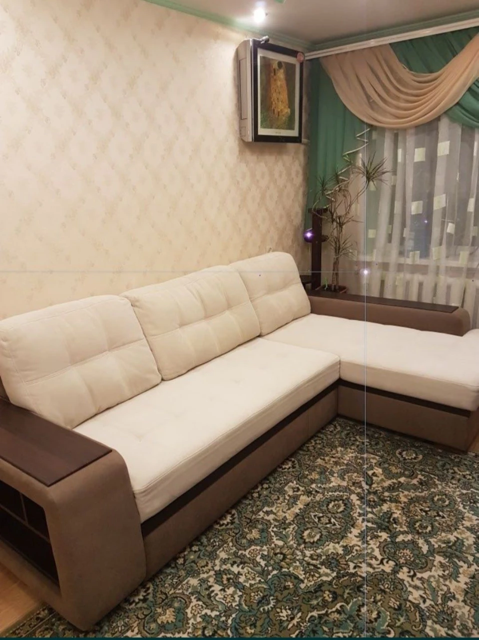 Sale of a 2-room apartment. Transparent Office