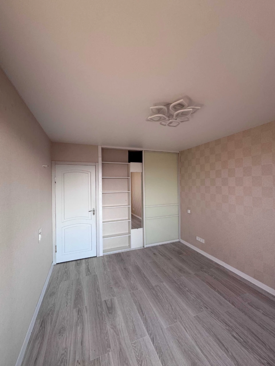 Sale of a 3-bedroom apartment on Victory Avenue, Алексеевка