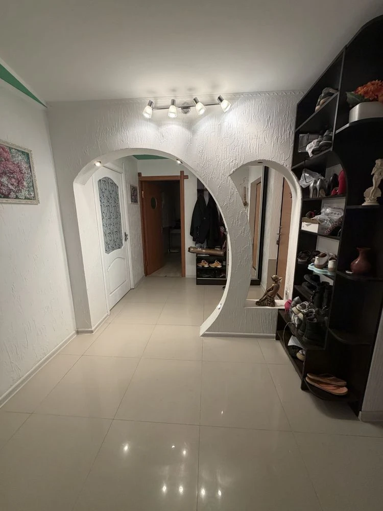 Продам 4-ком квартиру ул Парковая