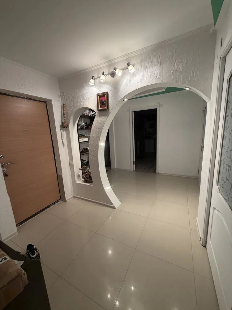 Продам 4-ком квартиру ул Парковая