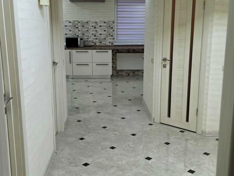 Apartment. Uzhgorod, Malovnychyy Street