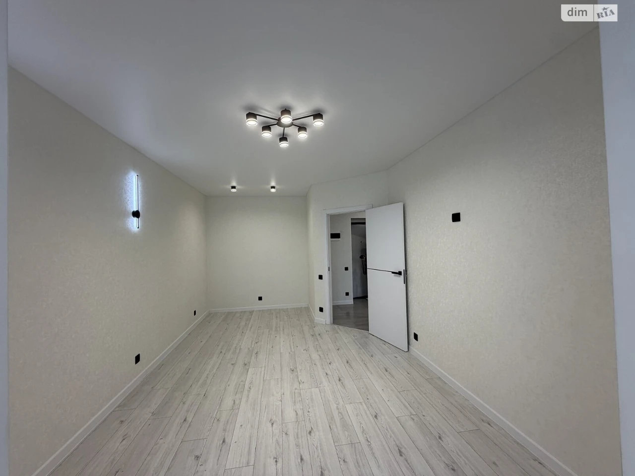 Apartment for Sale, Exhibition