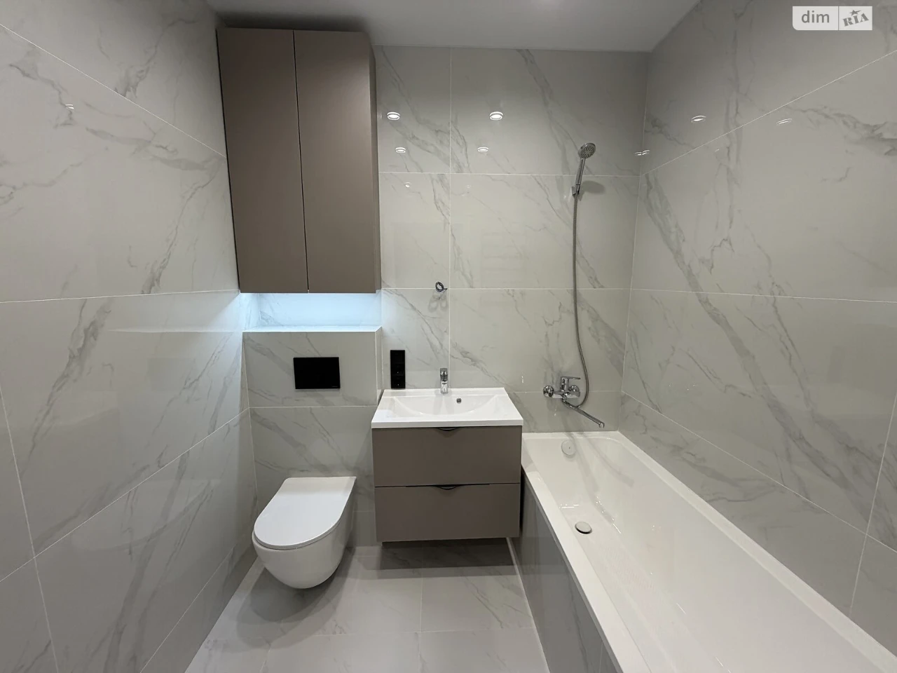 Apartment for Sale, Exhibition