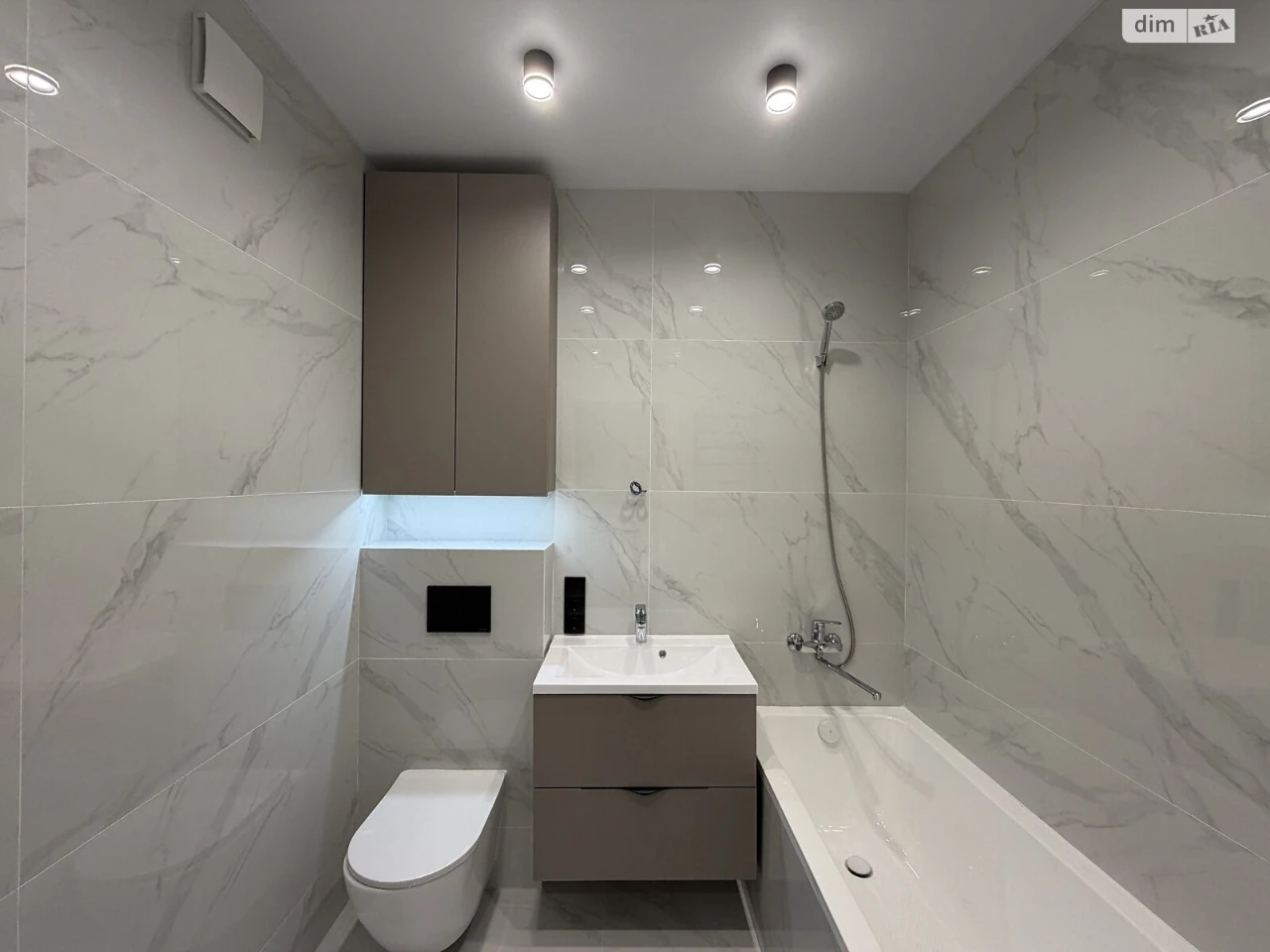 Apartment for Sale, Exhibition