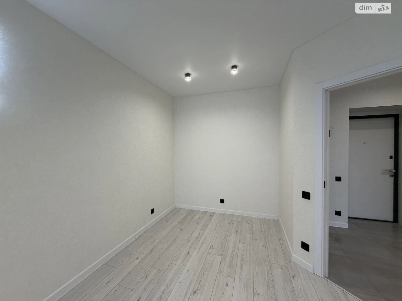Apartment for Sale, Exhibition