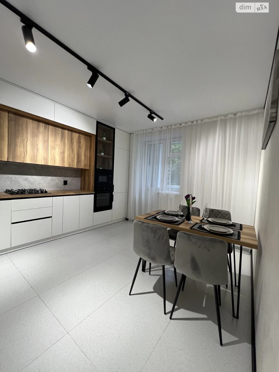 Long-Term Rental Apartment, New World