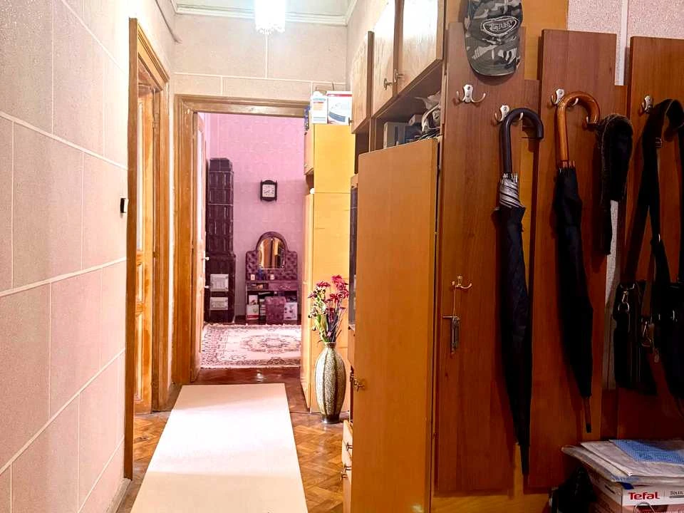 Apartment. Mykhailo Hrushevs'kyy Street, Chernivtsi