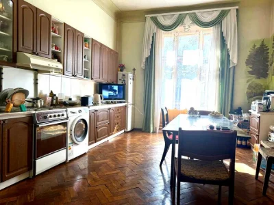 Apartment. Mykhailo Hrushevs'kyy Street, Chernivtsi