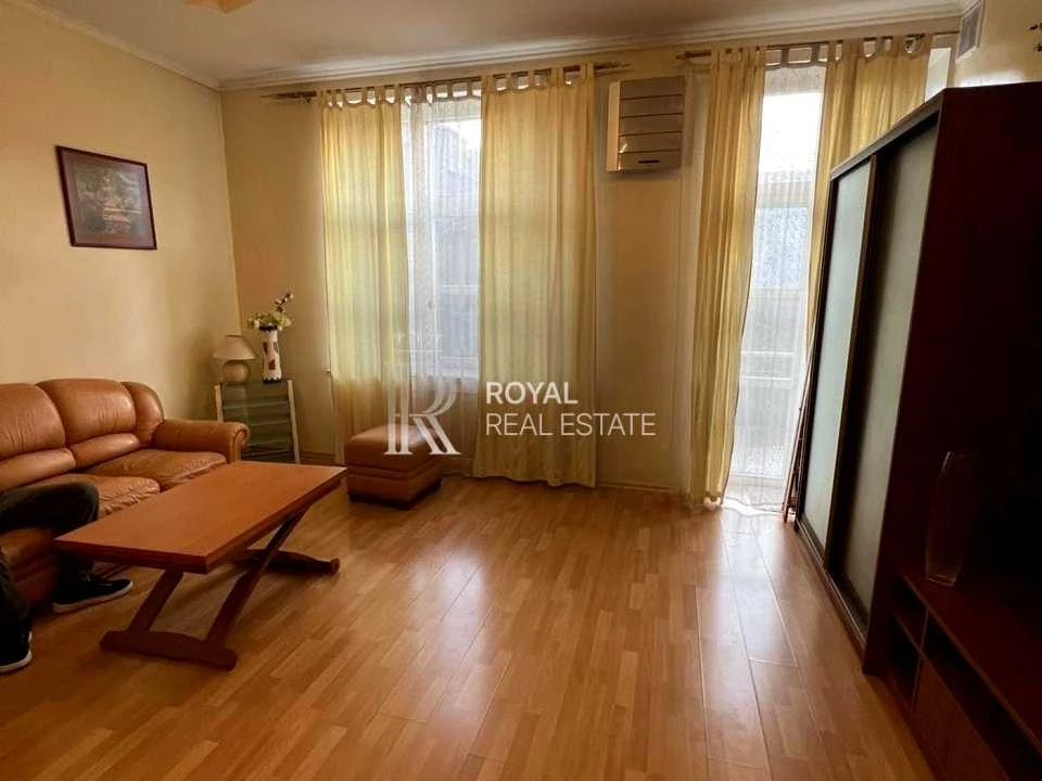 Apartment. Institute Street, Kyiv