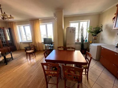 Apartment. Mikols'ko-Slobids'ka st.