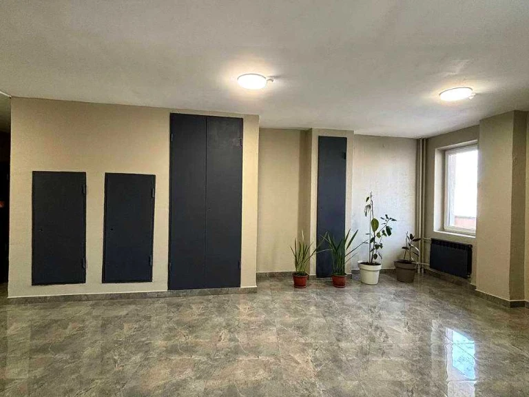 Apartment. Дніprovs'ka naberezhna str.