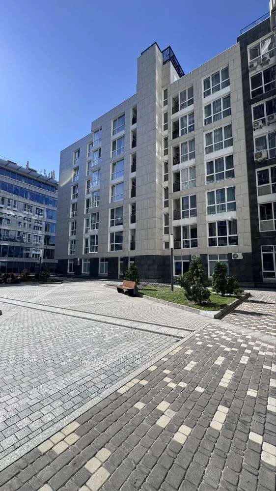 Sale of a 3-bedroom apartment in ЖК Лейпцигський вул. Лейпцизька 13a