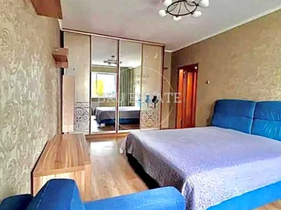 Apartment. Kyiv, Khnizh Zaton st.