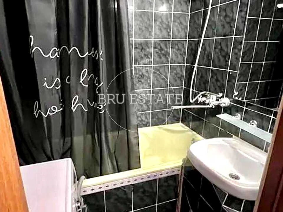 Apartment. Kyiv, Khnizh Zaton st.