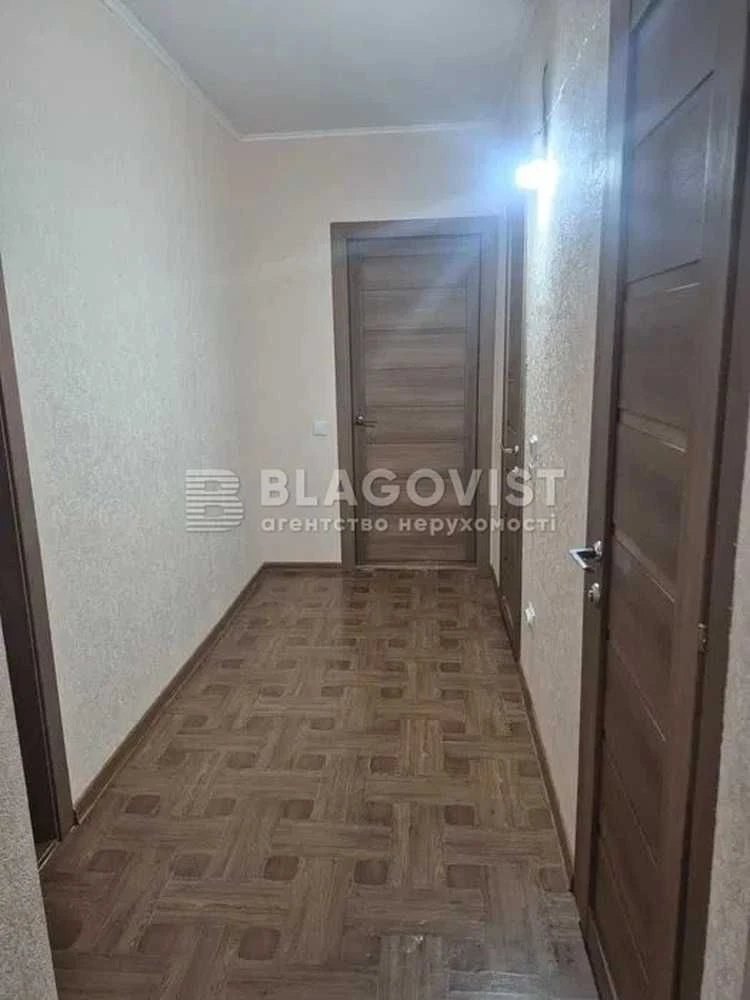 Продается 3-комнатная квартира на ул. Ревуцкого Дарницкий