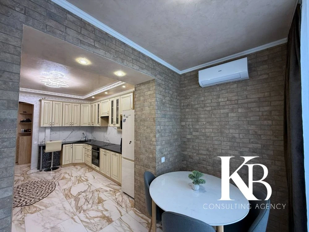 Best House, Selling 2-bedroom apartment, Victory 1