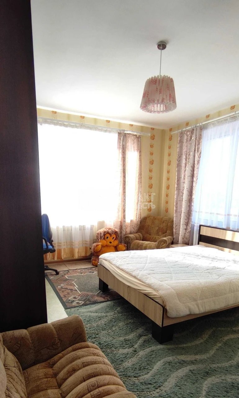 For Sale: 2-Bedroom Apartment with Autonomous Heating/Large Pan