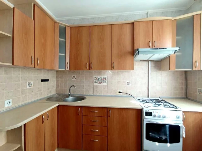 For sale, 1 room apartment on Byron 6/9 in excellent condition.