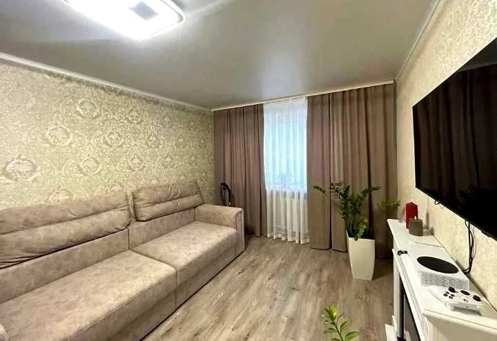 родам 2х комн квартиру Коммунальный рынок пр Байрона 4/5 с к