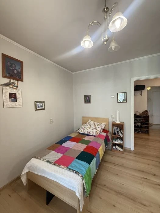 4-room apartment for sale, Kyiv, 6 minutes from Akademmistechko metro station, everything is left