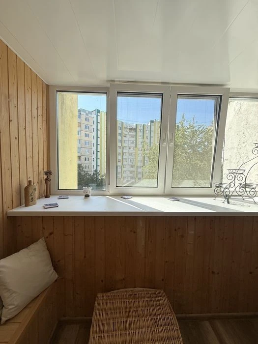 4-room apartment for sale, Kyiv, 6 minutes from Akademmistechko metro station, everything is left