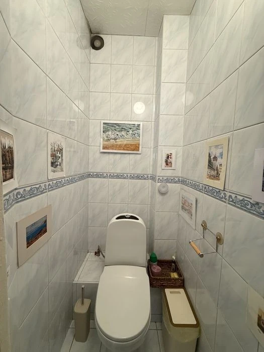 4-room apartment for sale, Kyiv, 6 minutes from Akademmistechko metro station, everything is left