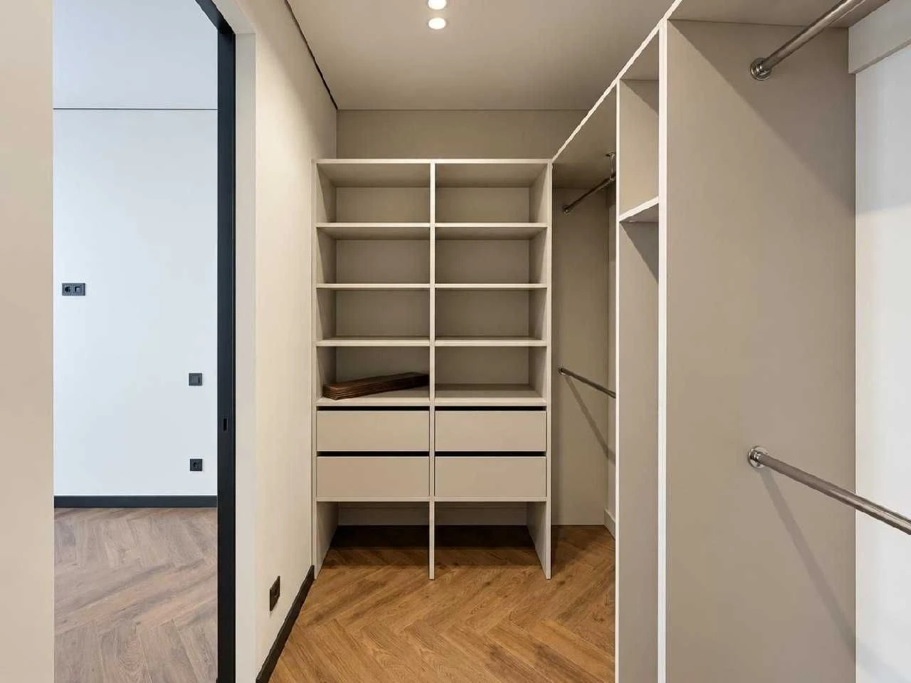 Продам 2-кімнатну квартиру 60,5 м² з індивідуальним опаленням на 4 поверсі