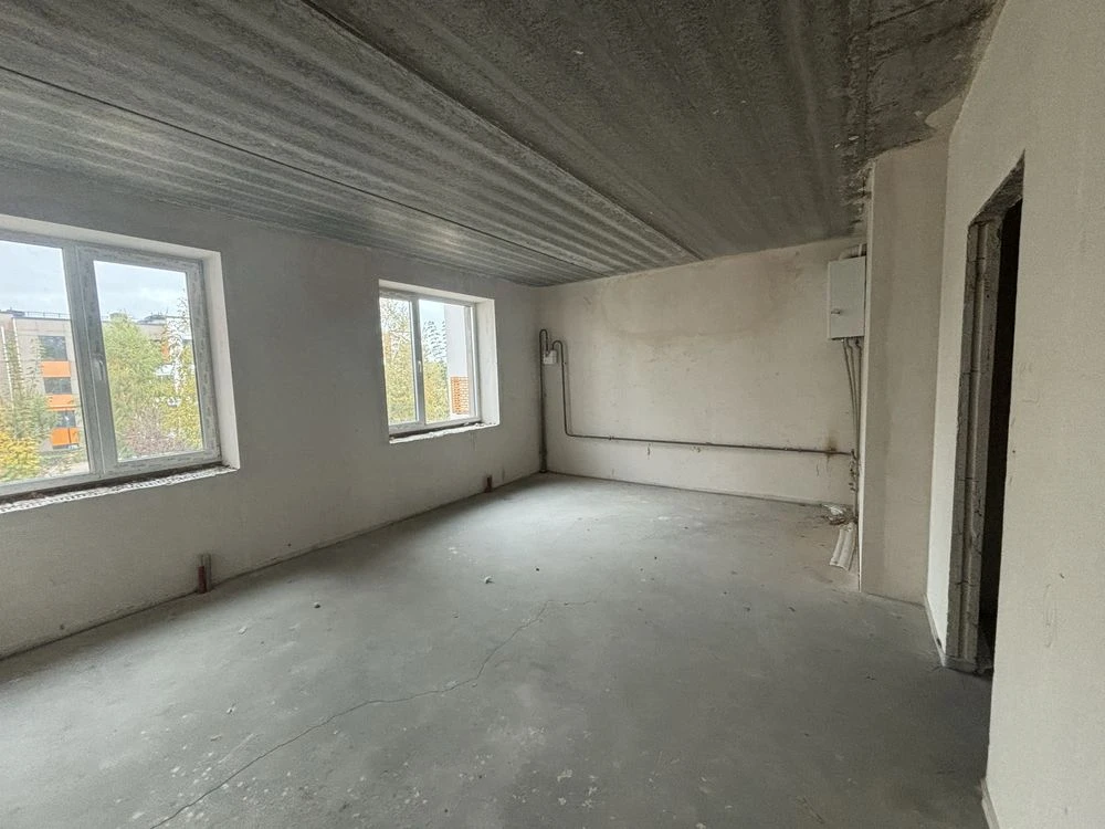 Spacious 1-bedroom apartment, which can be re-planned into a 2-bedroom apartment