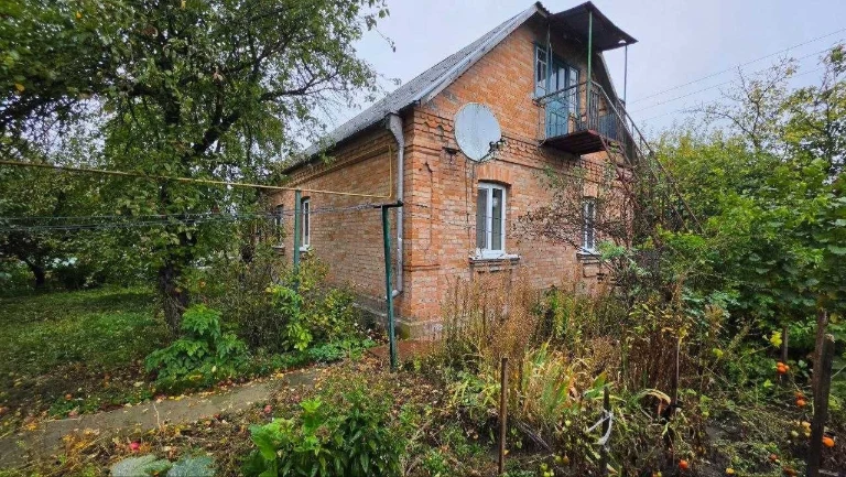 We offer for sale a brick house in the city