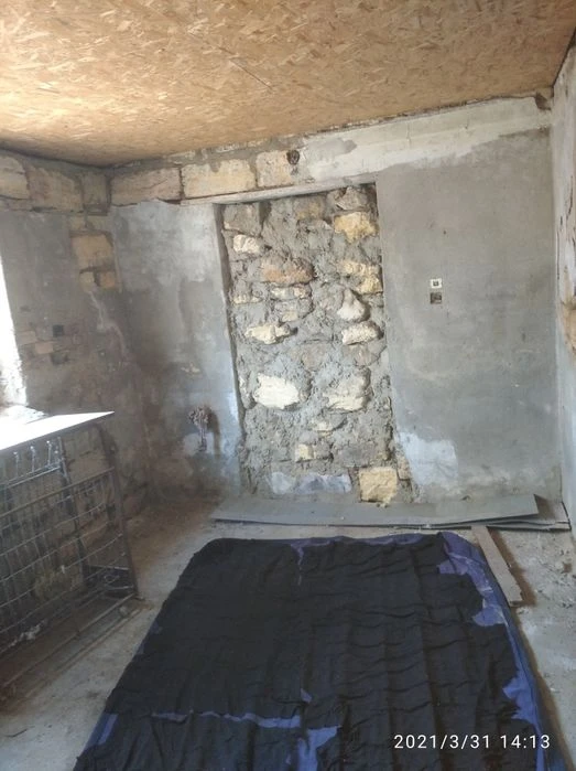 I will sell a part of a 4-room house on the 2nd of May 40