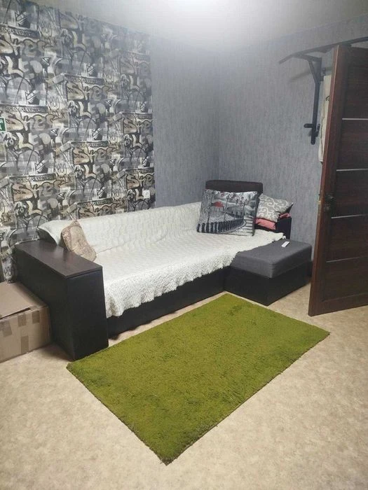 Price reduced. Two-room apartment for sale. Kommunalny Market.