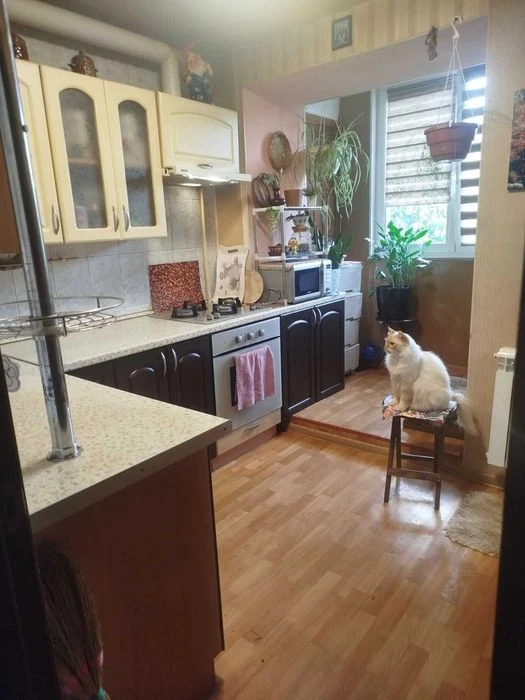Price reduced. Two-room apartment for sale. Kommunalny Market.