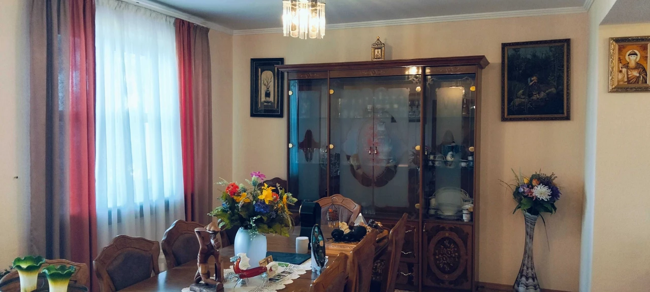 Продається резиденція Українка с выходом к Днепру за 330 000 $