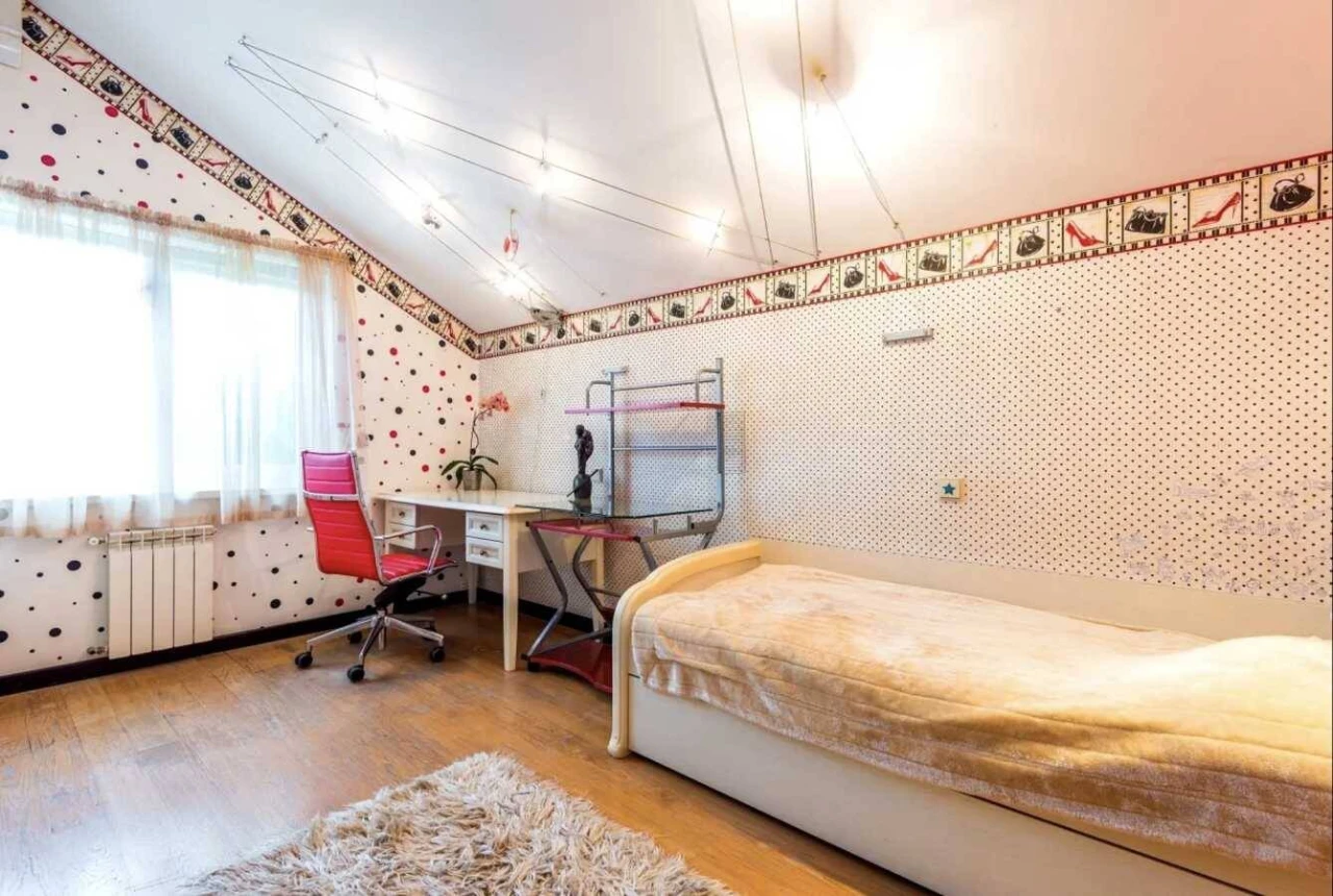Продається 6-кімнатний будинок, Київ, Дарницький район, Центральна вулиця