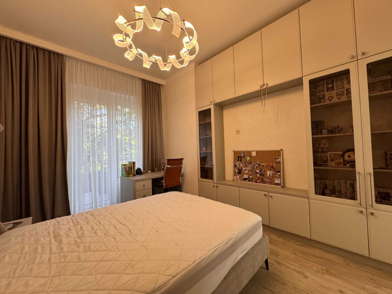 3 room apartment in the MARINIST complex near the sea with renovated interior 118 sq.m.