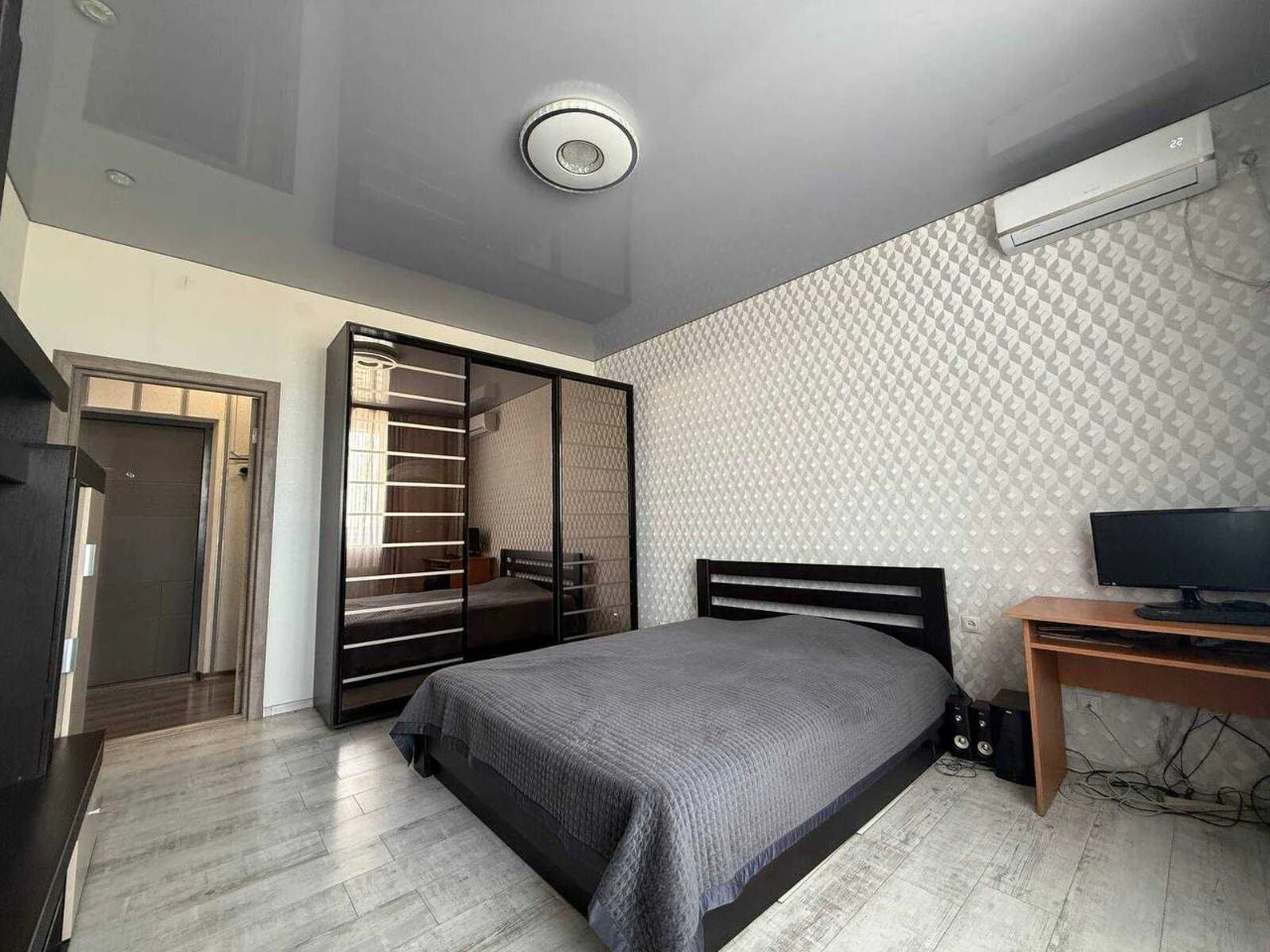 One-Bedroom Apartment on Akademika Saharova/Bocharova Street