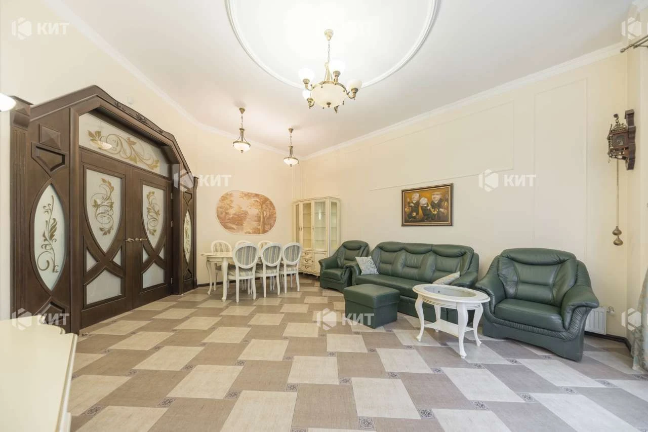 2-поверховий котеджний будинок, 307 м2