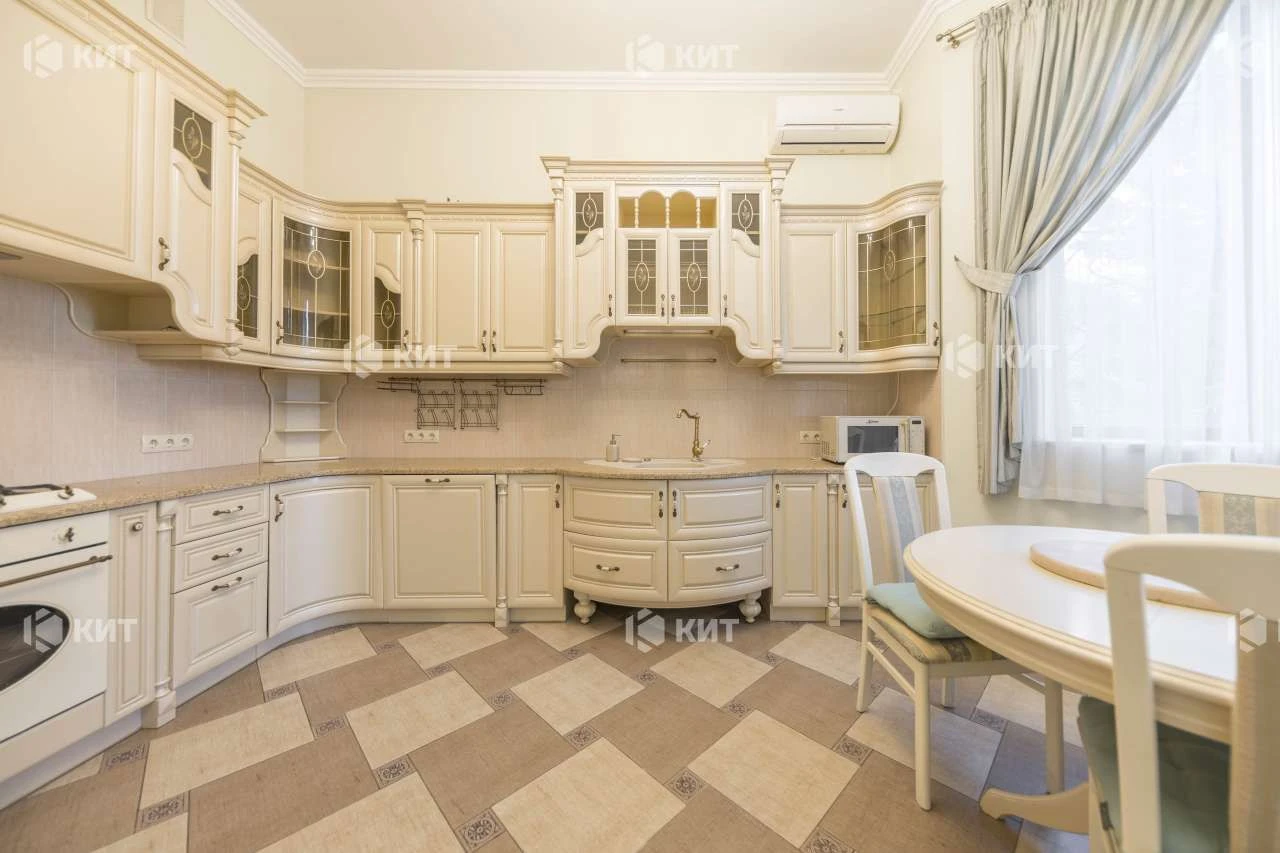 2-поверховий котеджний будинок, 307 м2