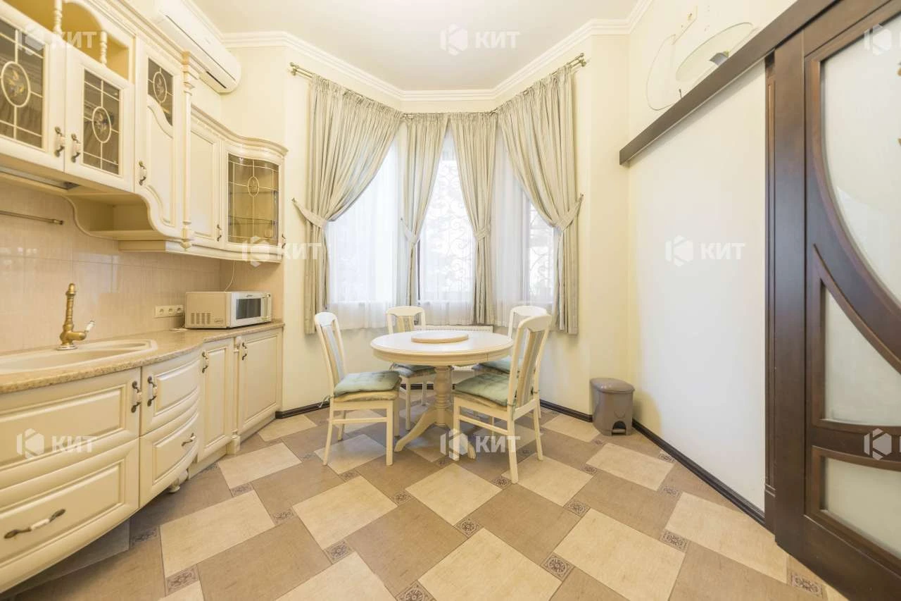 2-поверховий котеджний будинок, 307 м2