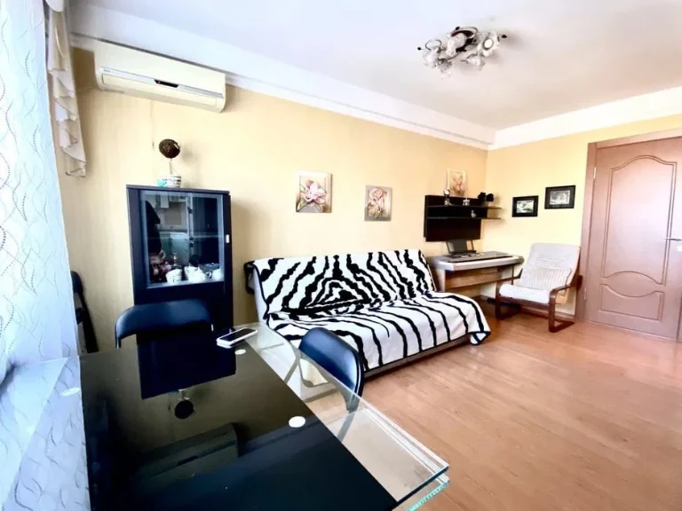 For Sale 3-bedroom apartment in Zaporizhya