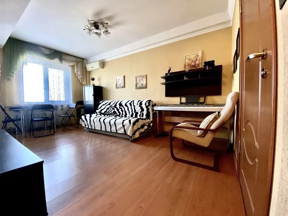For Sale 3-bedroom apartment in Zaporizhya