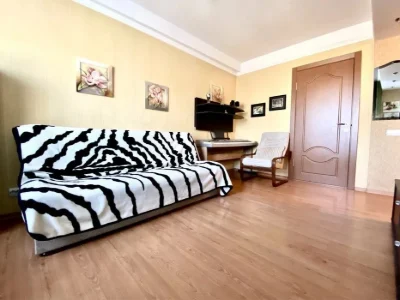 For Sale 3-bedroom apartment in Zaporizhya