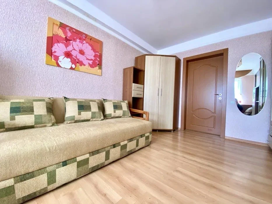For Sale 3-bedroom apartment in Zaporizhya