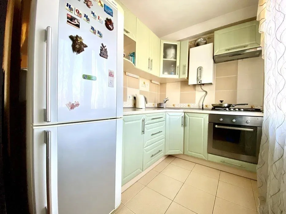 For Sale 3-bedroom apartment in Zaporizhya