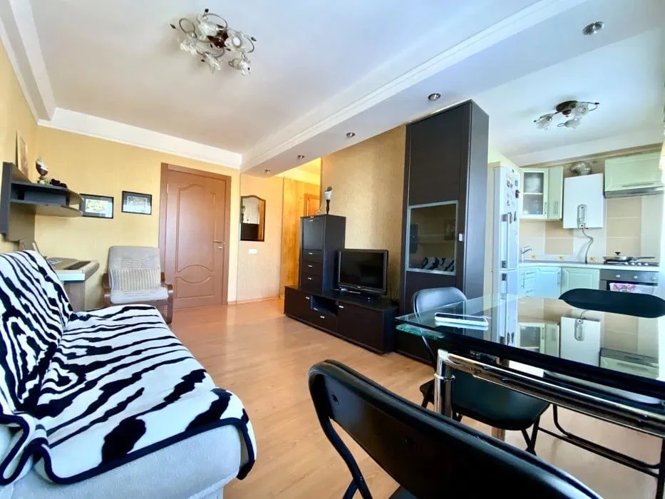For Sale 3-bedroom apartment in Zaporizhya