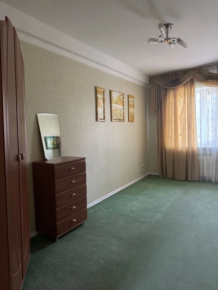 For Sale 3-bedroom apartment in Zaporizhya