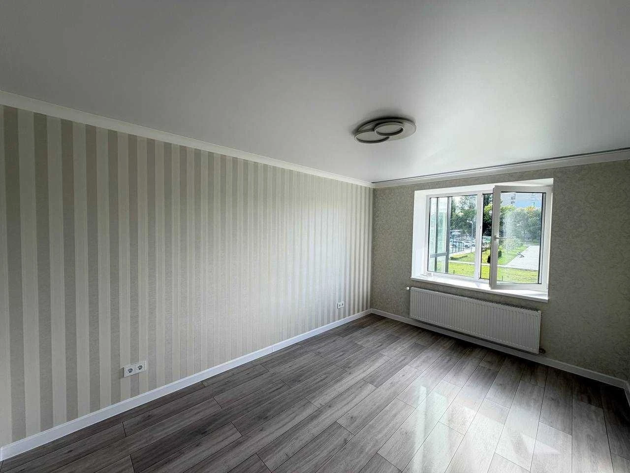 Sale of a 2-room apartment in a new building