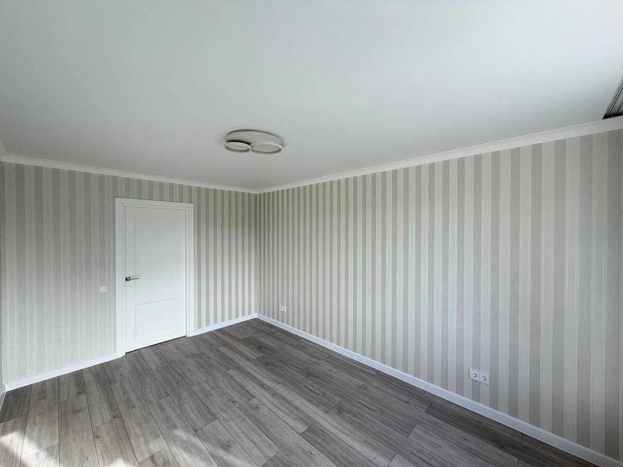 Sale of a 2-room apartment in a new building